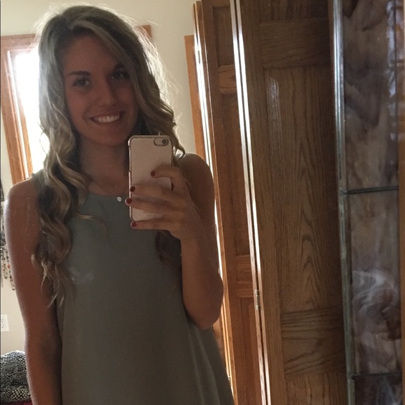 Profile Picture of Taryn Long (@taryn_long) on Poshmark