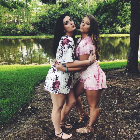 Profile Picture of Sarah Grennell (@sarahgrennell) on Poshmark