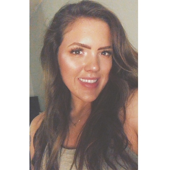 Profile Picture of Hannah Kolankowski (@hannahrigsbyy) on Poshmark