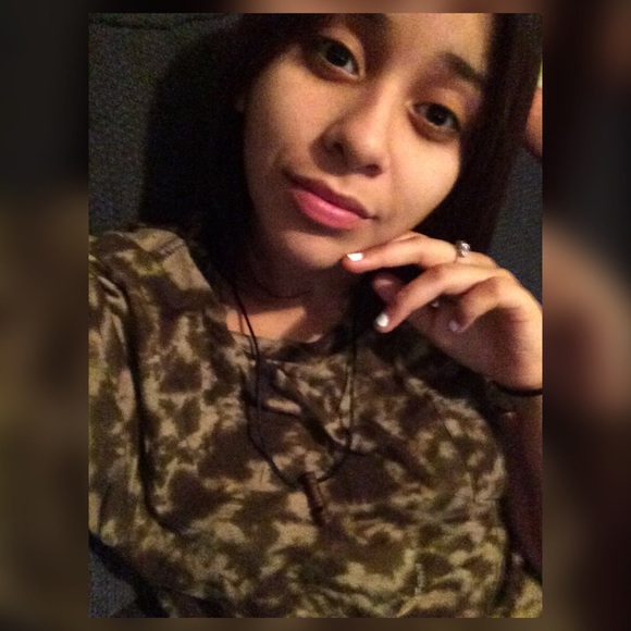 Profile Picture of Julia Rogel (@jerrxo) on Poshmark