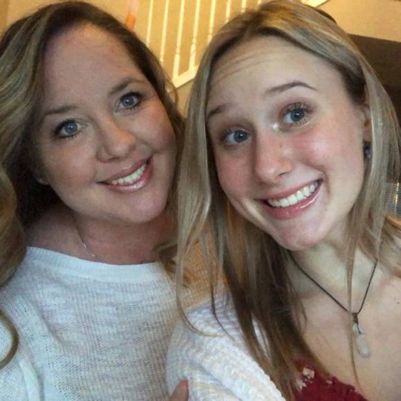Profile Picture of Carrie Dempsey (@carrieadempsey) on Poshmark