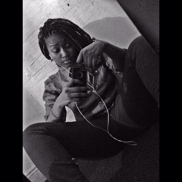Profile Picture of Tasheama Holmes (@shea11814) on Poshmark