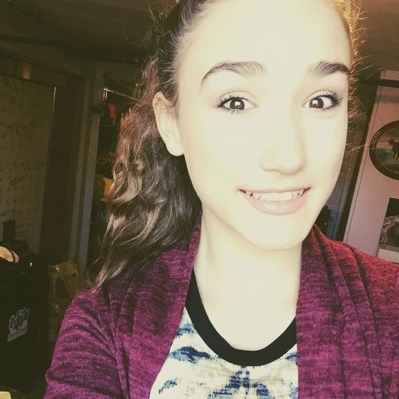 Profile Picture of Natasha Fields (@natashafields03) on Poshmark