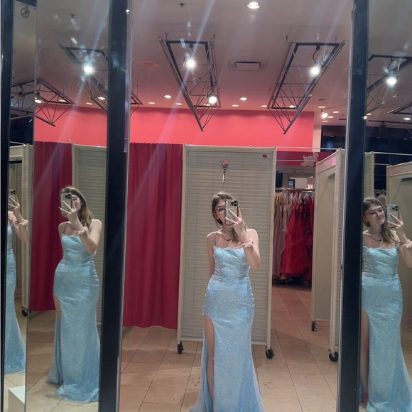 Profile Picture of Miranda Kirby (@mirandakirby317) on Poshmark