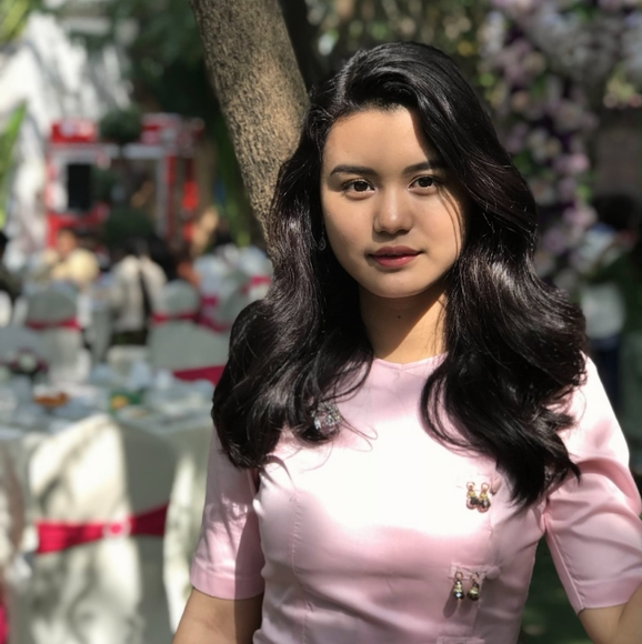 Profile Picture of Sherrol Khaing (@sherrolkhaing) on Poshmark