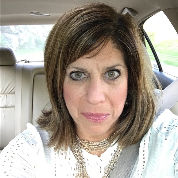Profile Picture of Bonnie Nadler (@bnadler) on Poshmark