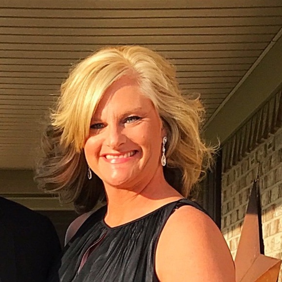 Profile Picture of Heather Cooley (@heather_cooley) on Poshmark