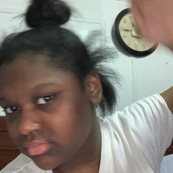 Profile Picture of Malasia Hughss (@layy299) on Poshmark