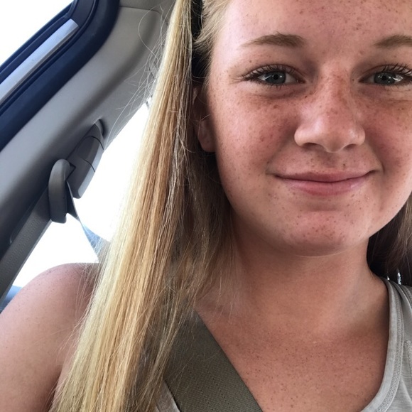 Profile Picture of Elizabeth Dauby (@daubye) on Poshmark