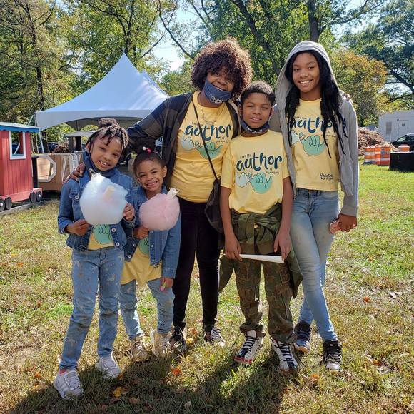 Profile Picture of Shadina Allen (@allenshadina) on Poshmark