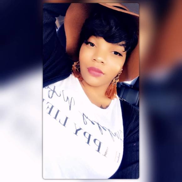 Profile Picture of Karla Hrobowski (@michelle28_) on Poshmark