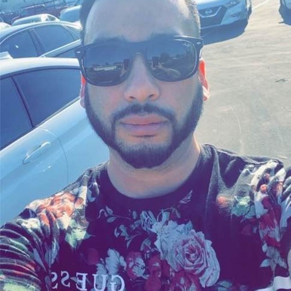 Profile Picture of Amjed Khan (@galleriapcs) on Poshmark