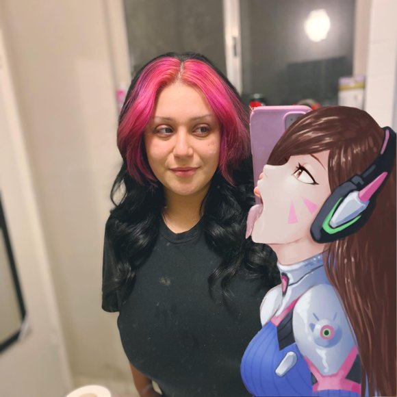 Profile Picture of Jasmine Corona (@lizard_kween_) on Poshmark