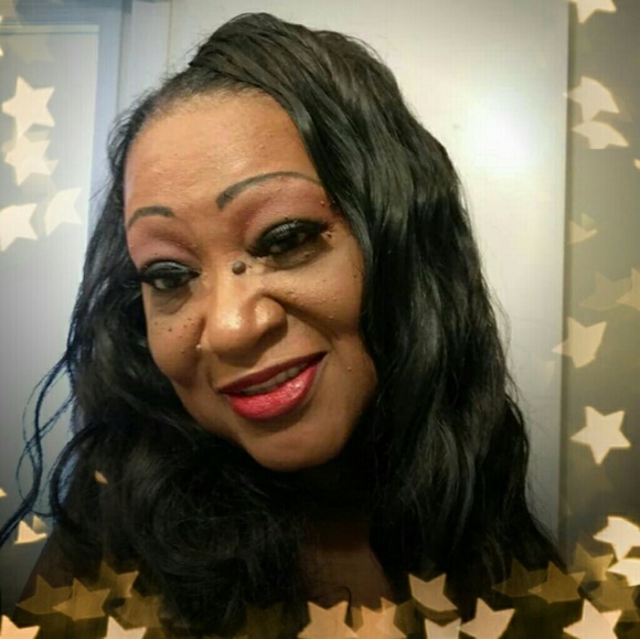 Profile Picture of Delphine Thomas (@sirri55) on Poshmark