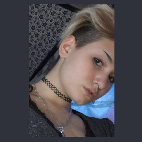 Profile Picture of Ry-lee Schwemler (@ryleerenouf) on Poshmark