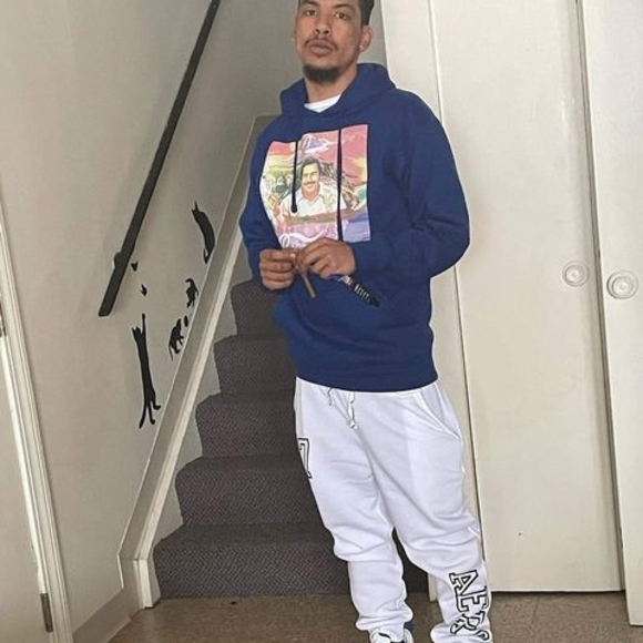 Profile Picture of Zachary Fuentes (@zachryfuentes60) on Poshmark