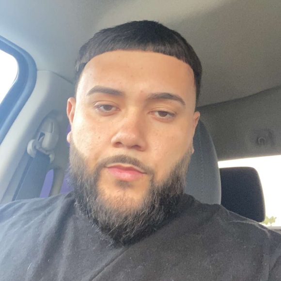 Profile Picture of Alex Lemos (@alex_lemos) on Poshmark