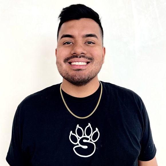 Profile Picture of Alberto Gonzalez (@snkrsafari) on Poshmark