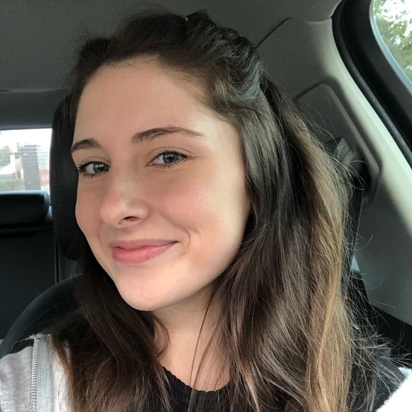 Profile Picture of Kaitlyn Boullion (@kboull) on Poshmark