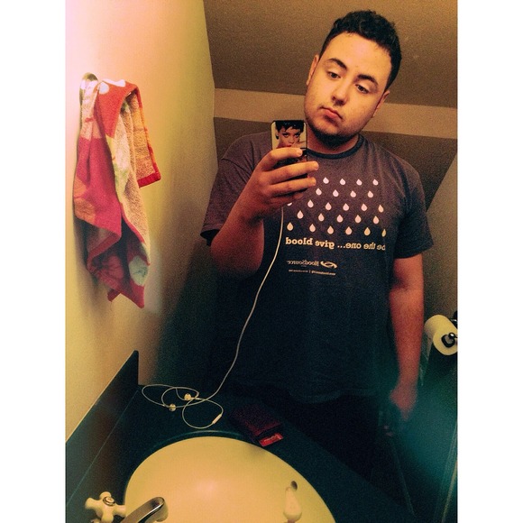 Profile Picture of Daniel Hamilton (@danieljhamilton) on Poshmark