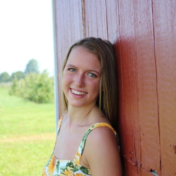Profile Picture of Kayla Kimmerly (@kaylakimmerly) on Poshmark