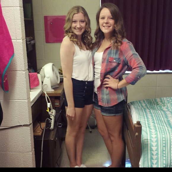 Profile Picture of Katelyn Kuhn (@katekuhn) on Poshmark