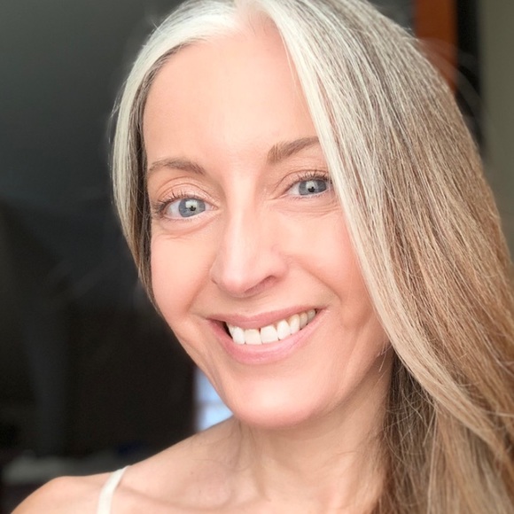 Profile Picture of Liz Carrozzo (@lizcarrozzo) on Poshmark