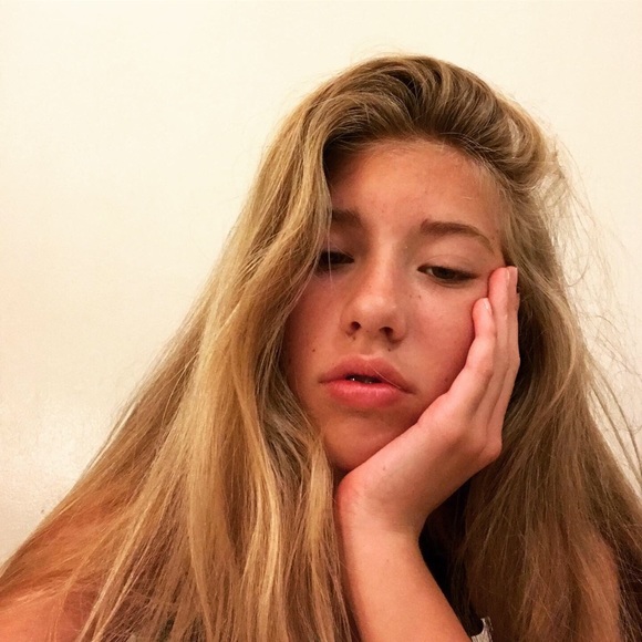 Profile Picture of Alice Anderson (@alice526) on Poshmark