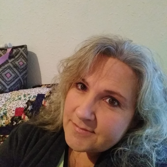 Profile Picture of Lisa Yates (@lisayates863) on Poshmark