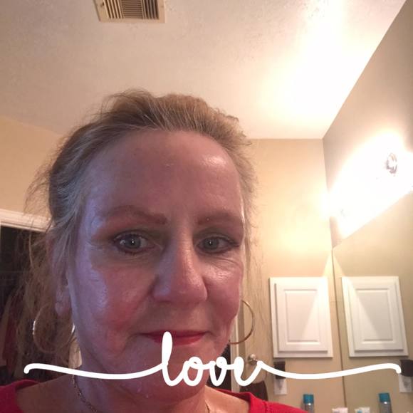 Profile Picture of Sandra Moses (@sandram56) on Poshmark