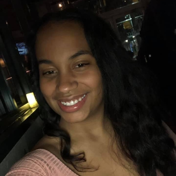Profile Picture of Tori Perry (@ttperry09) on Poshmark