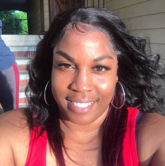 Profile Picture of Renae Harston (@renae21) on Poshmark