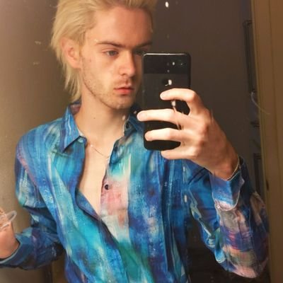 Profile Picture of Alexander Du Pont (@youbringthecorn) on Twitter