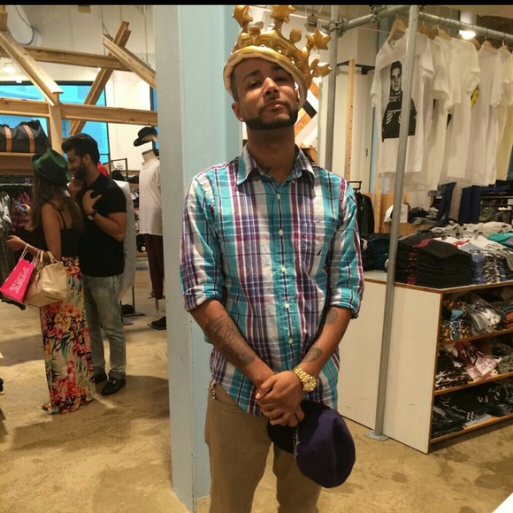 Profile Picture of Kevin Leonardo (@kevbanks) on Poshmark