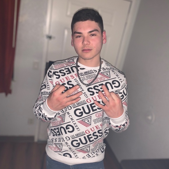 Profile Picture of Albert Uribe (@alberturibe) on Poshmark