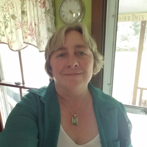 Profile Picture of Amy Loring (@whipplewitch) on Poshmark