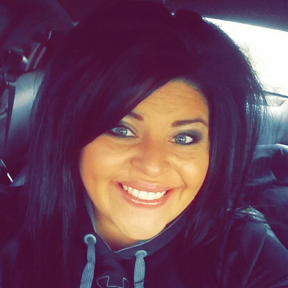 Brittany Saxon - Poshmark Profile Picture of Brittany Saxon (@brittanyanne77) on Poshmark