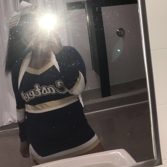 Profile Picture of Tianna Bell (@tianna_aleya) on Poshmark