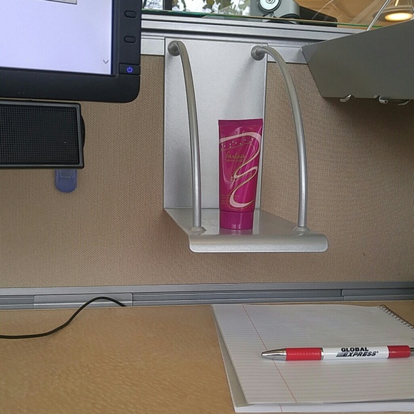 Profile Picture of B Gray (@britt4948) on Poshmark