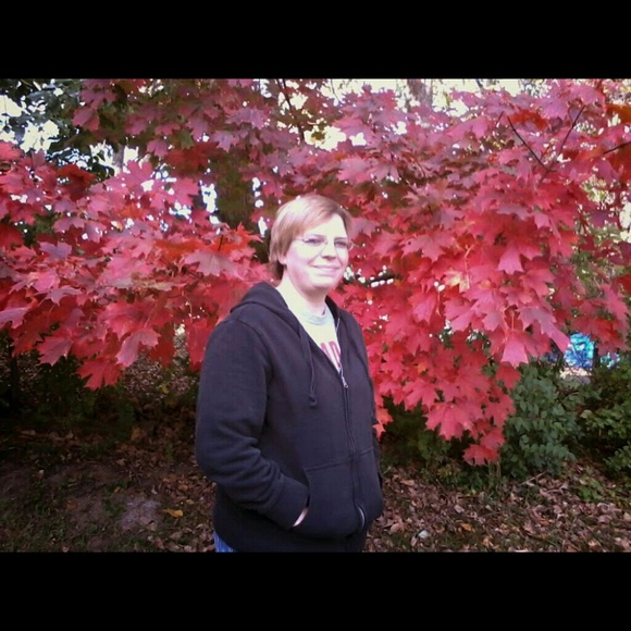 Profile Picture of Faye Bailey (@fayness123) on Poshmark
