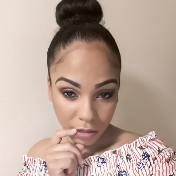 Profile Picture of Claritza Rivera (@rclaritza26) on Poshmark