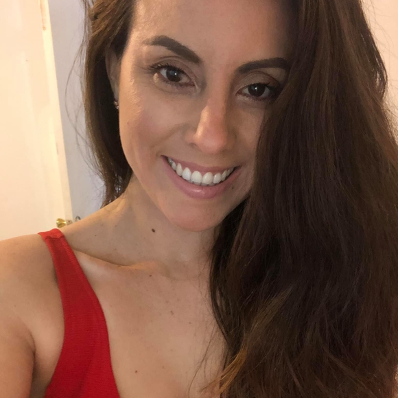 Profile Picture of Estefania Freundt (@estefaniaf) on Poshmark