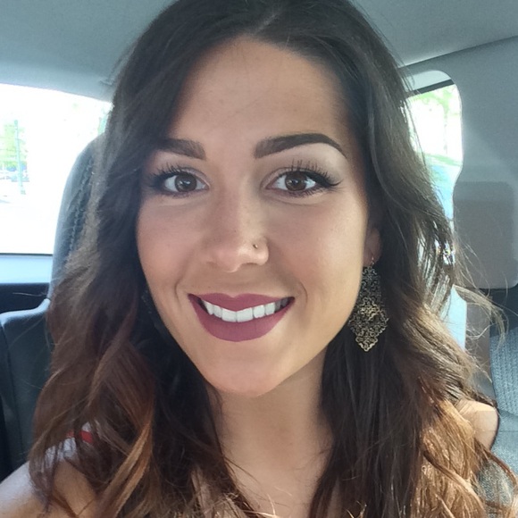 Profile Picture of Gina Pucello (@ginapucello) on Poshmark