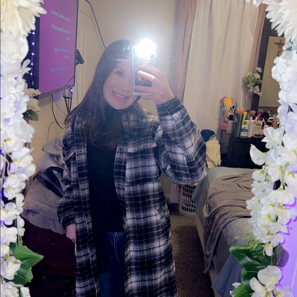 Profile Picture of Taylor Crosswhite (@tmae2003) on Poshmark