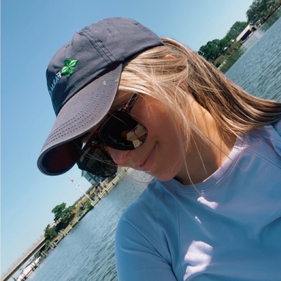 Profile Picture of Jamie Cogsdale (@jbcogs) on Poshmark