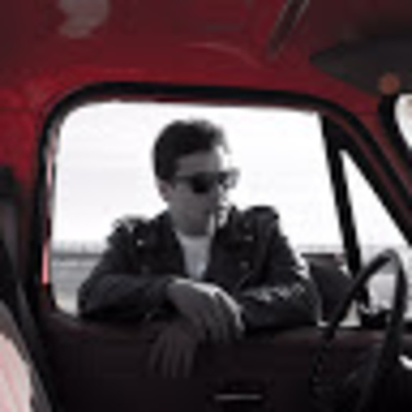 Profile Picture of Matthew Rivera (@matt83rivera) on Poshmark