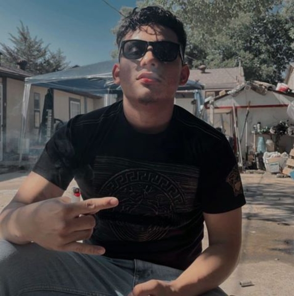 Profile Picture of Carlos Sanches (@9371007009) on Poshmark