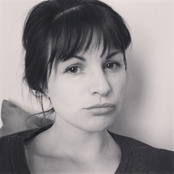 Profile Picture of Danielle Lyons (@danilees) on Poshmark