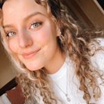 Profile Picture of Alyssa Welch 🌱 (@alyssaclaireex) on Instagram