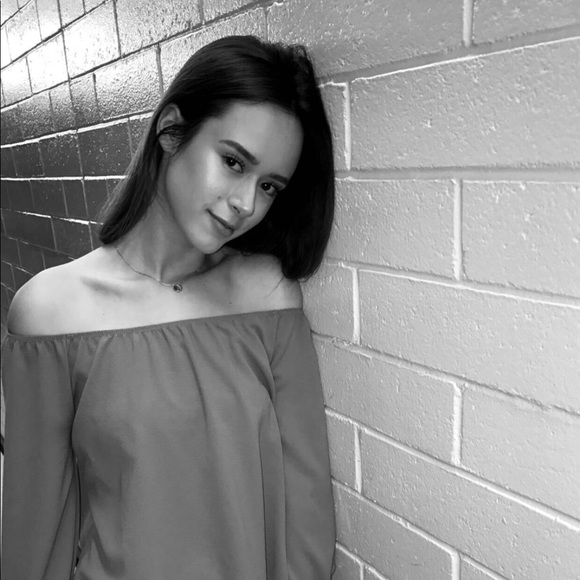 Profile Picture of Drew Newman (@drewnewmann) on Poshmark